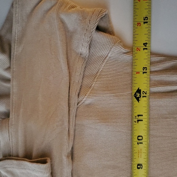 Womens Lululemon Ribbed Stretchy Mockneck Tan Seam Detailing - Picture 7 of 9